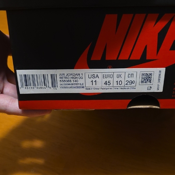 Nike Air Jordan Retro High OG Sneakers - Picture 3 of 10